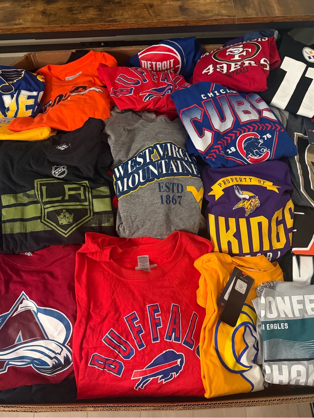 Sports tees FANATICS new!